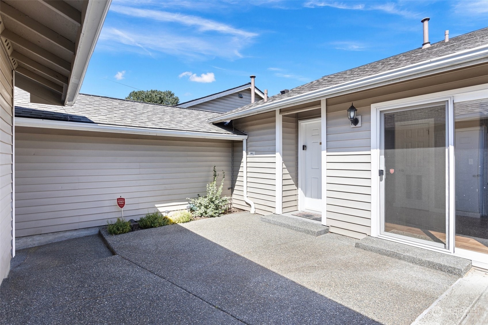 Property Photo:  901 E Marine View Drive 201  WA 98201 