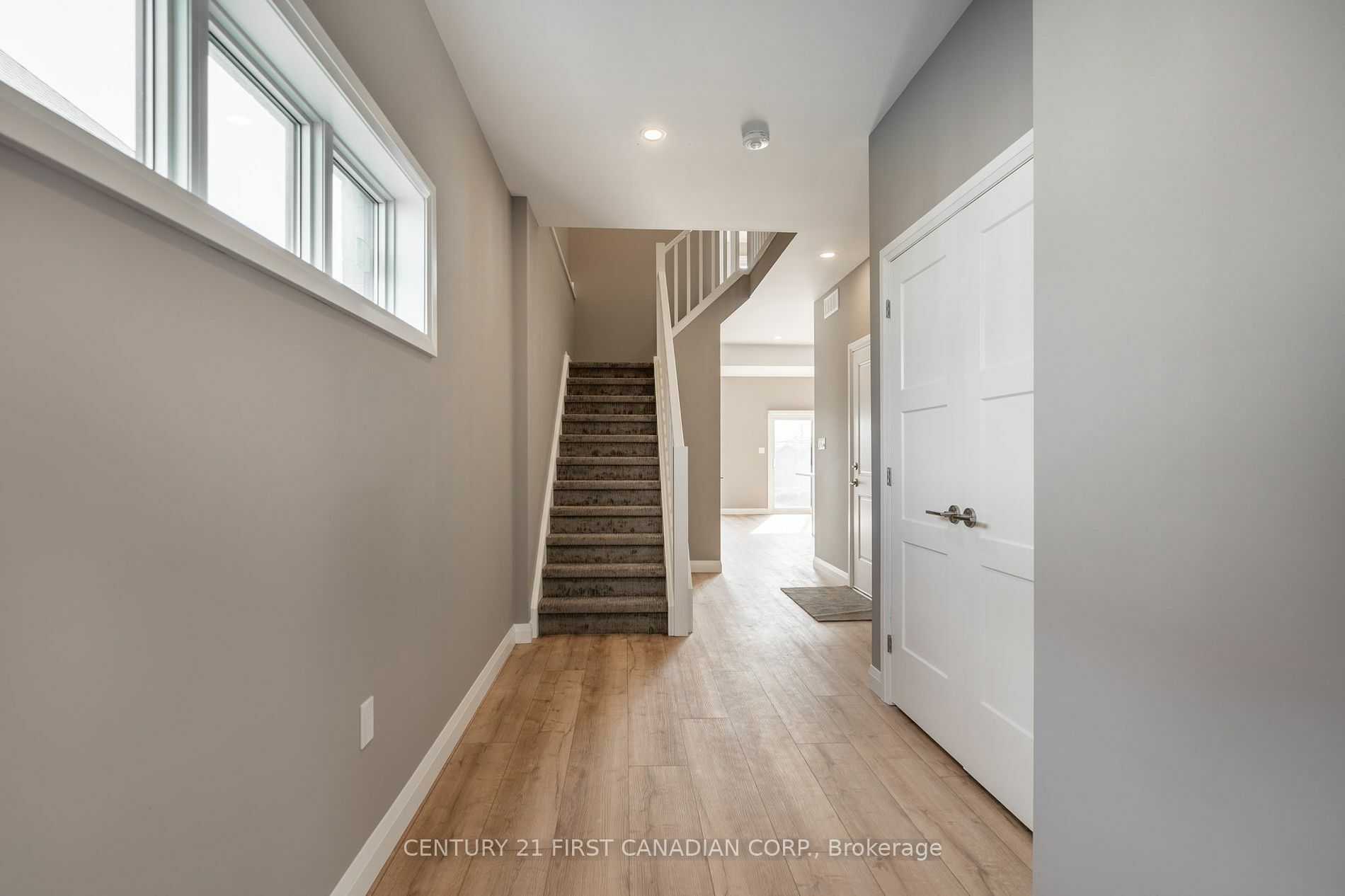 Property Photo: 17 Nicholson St 35 ON N0M 2J0