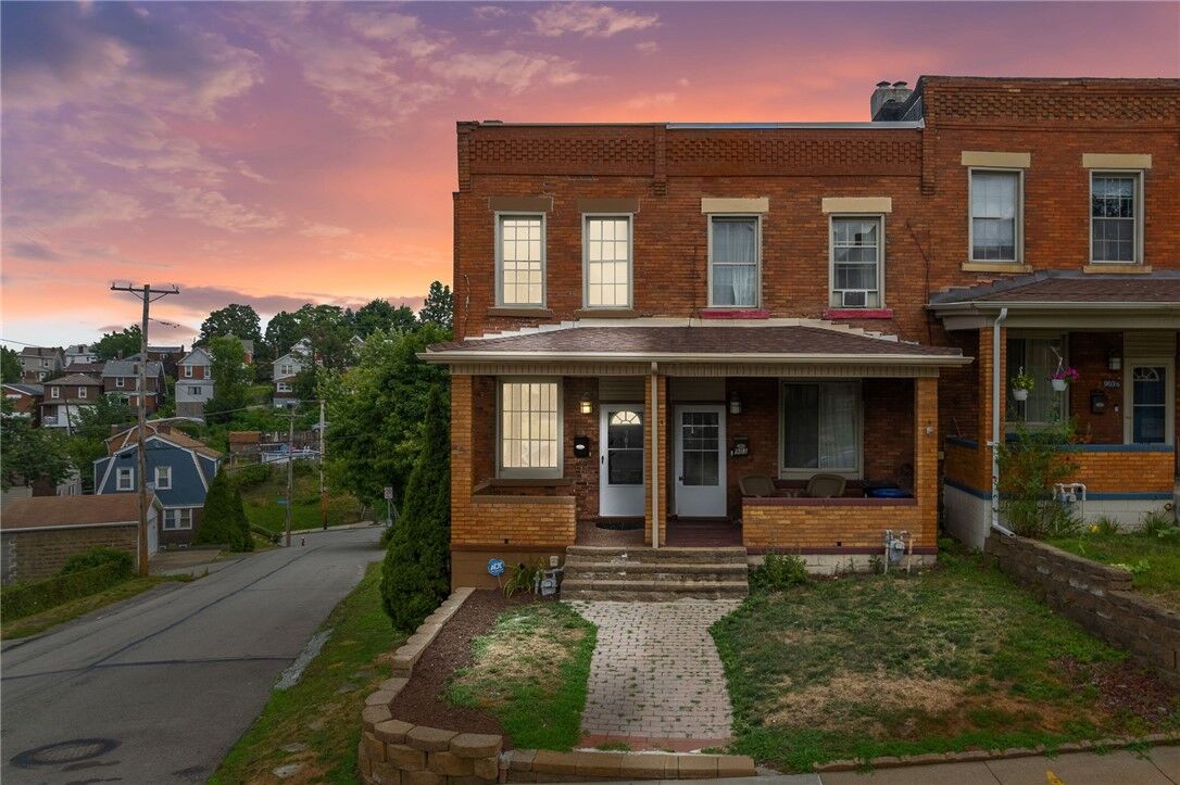 Property Photo:  901 Deely St  PA 15217 