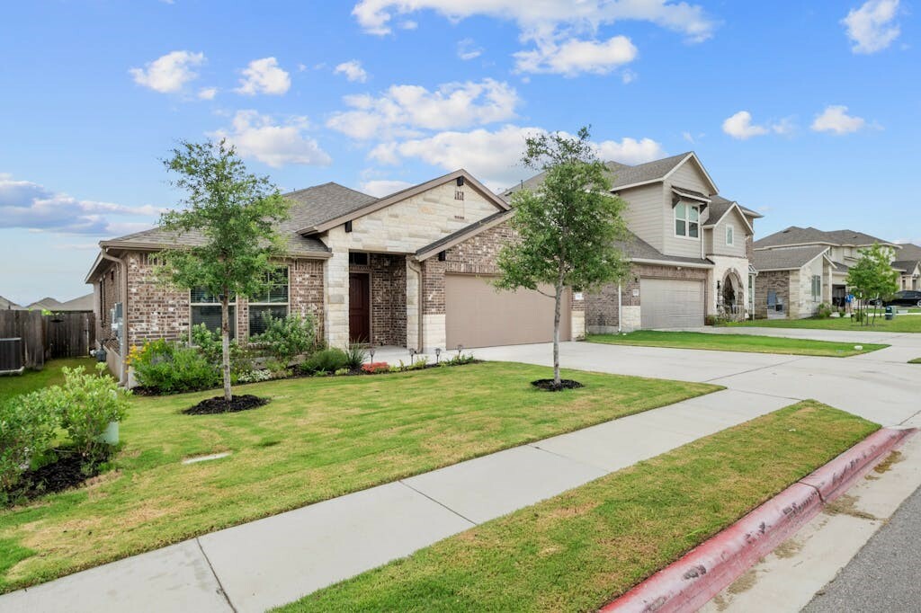 Property Photo:  701 Elm Green Street  TX 78634 