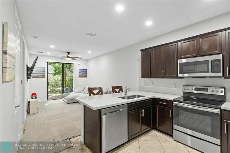 Property Photo:  6948 Halton Park Ln  FL 33073 