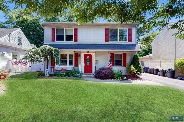 Property Photo:  40 Kaywin Avenue  NJ 07506 