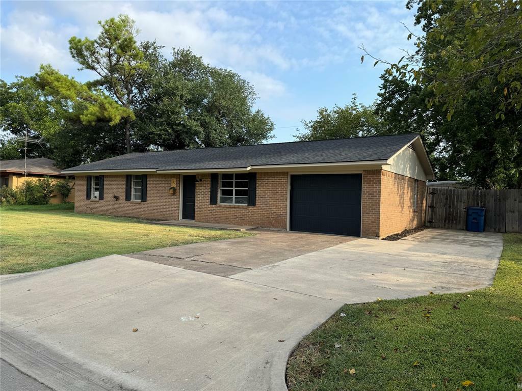 Property Photo:  105 Wayne Drive  TX 76266 