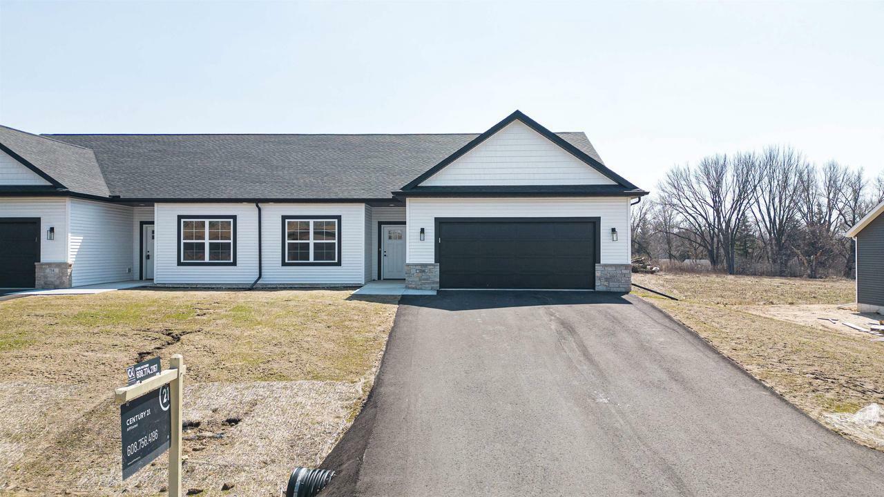 Property Photo: 716 Kelsey Road WI 53511