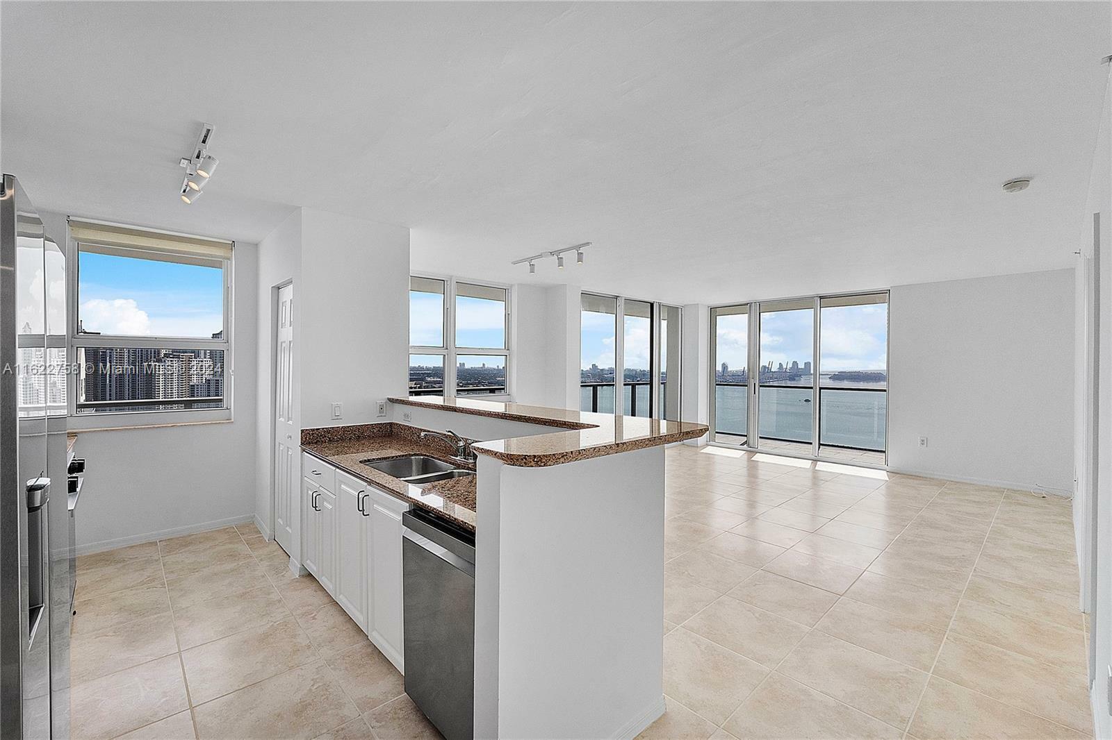 Property Photo:  1155 Brickell Bay Dr 3410  FL 33131 