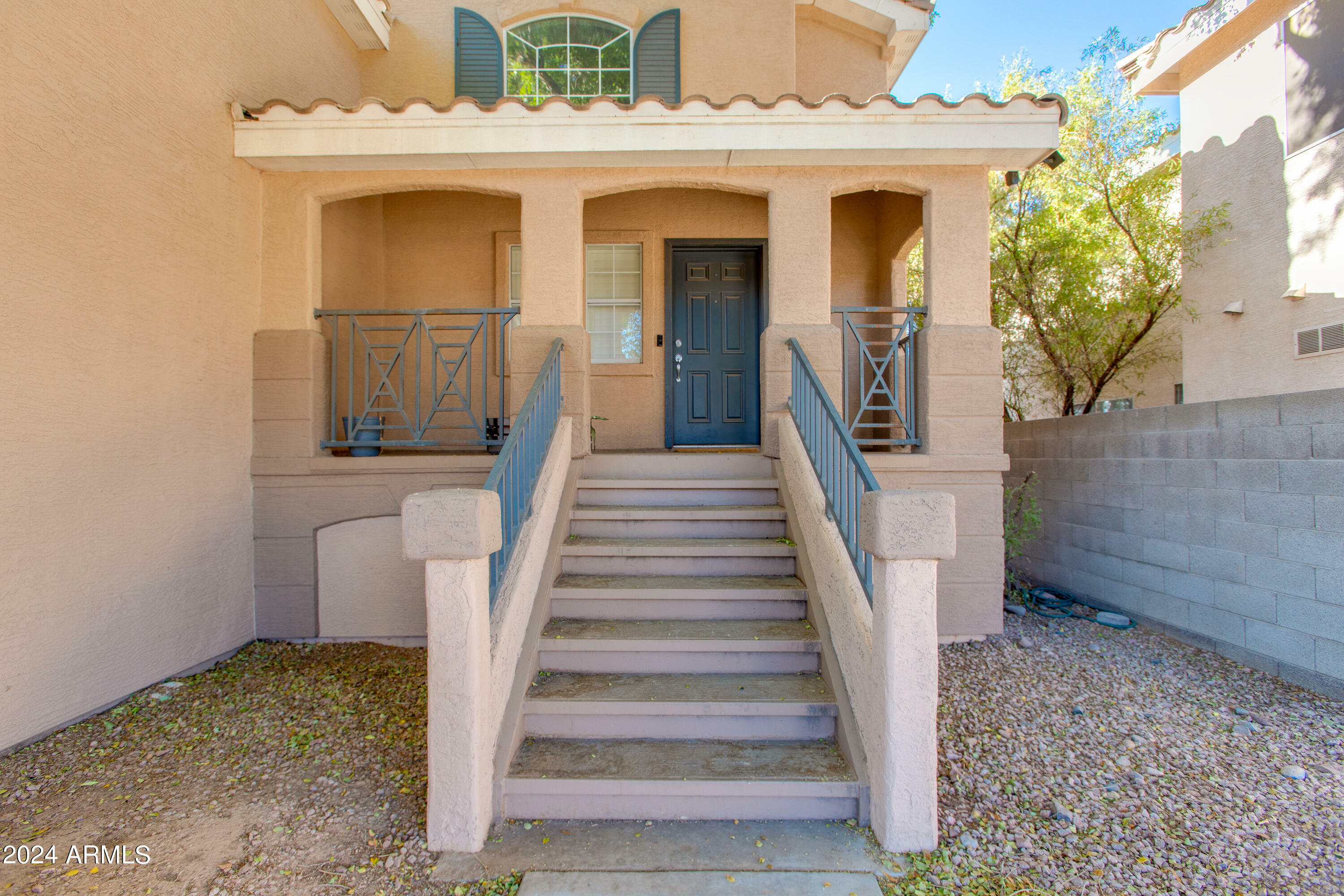 Property Photo:  828 W Leah Lane  AZ 85233 