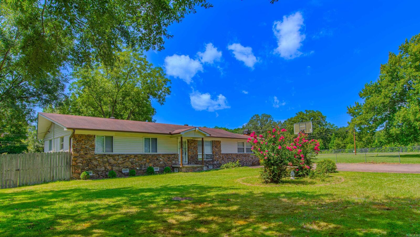 Property Photo: 709 Stirrup AR 72076