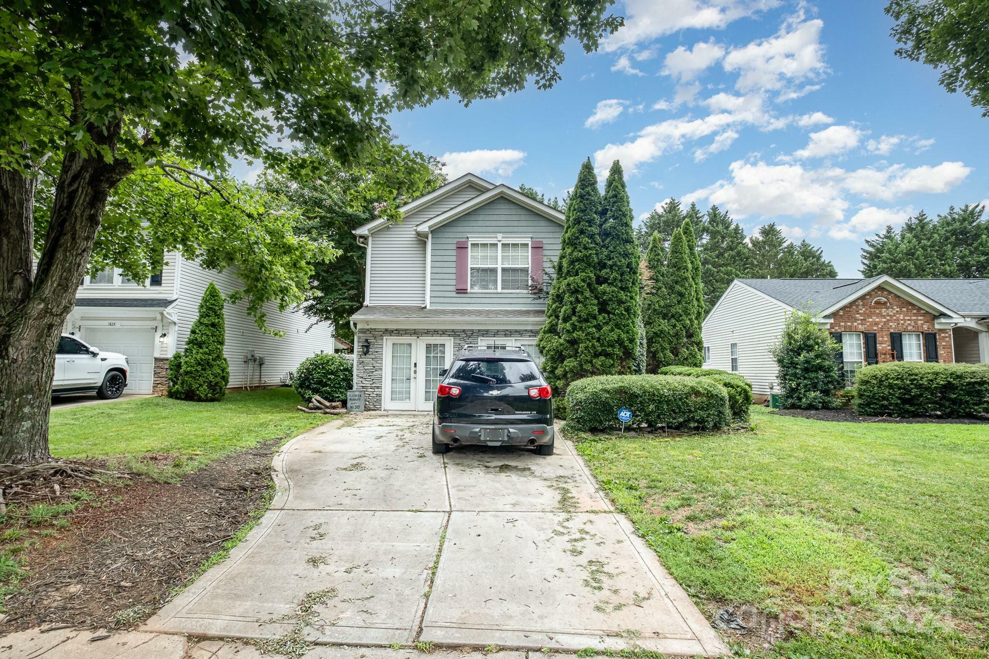 Property Photo: 1820 Oakdale Green Drive NC 28216