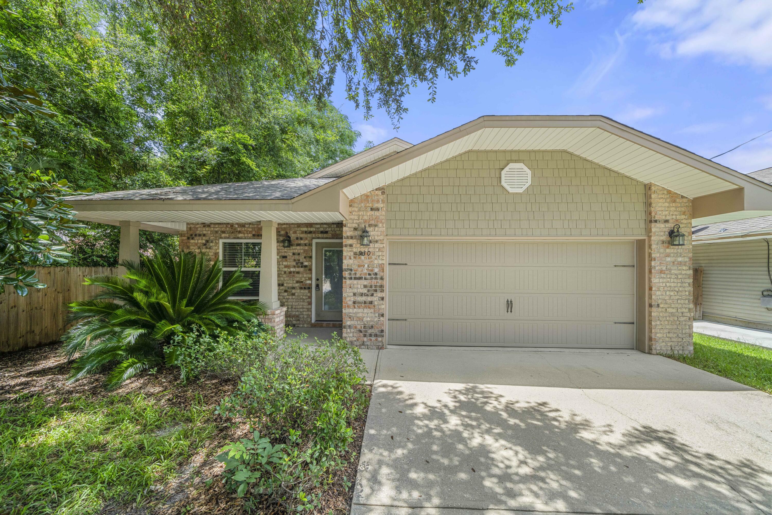 Property Photo:  930 Tanager Road  FL 32547 