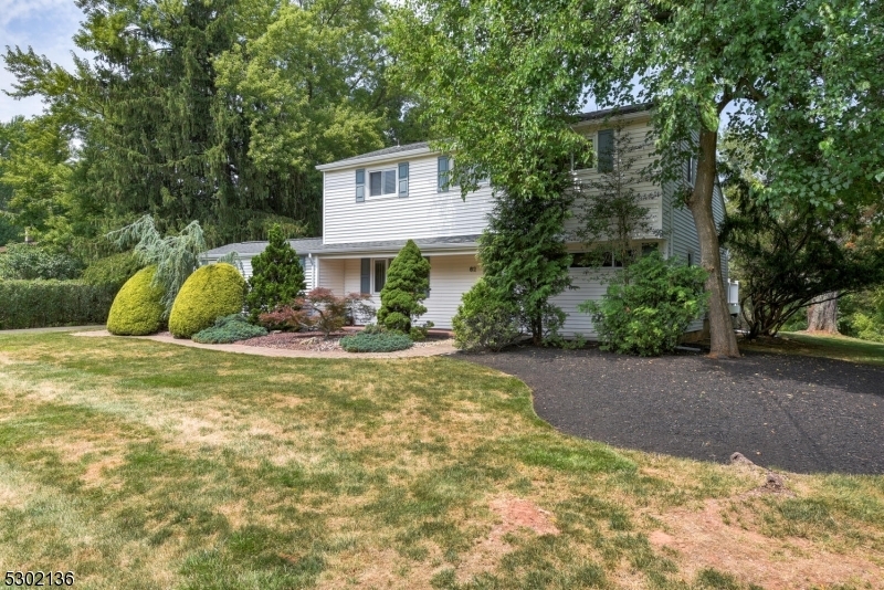 Property Photo: 62 Meadowbrook Dr NJ 08844