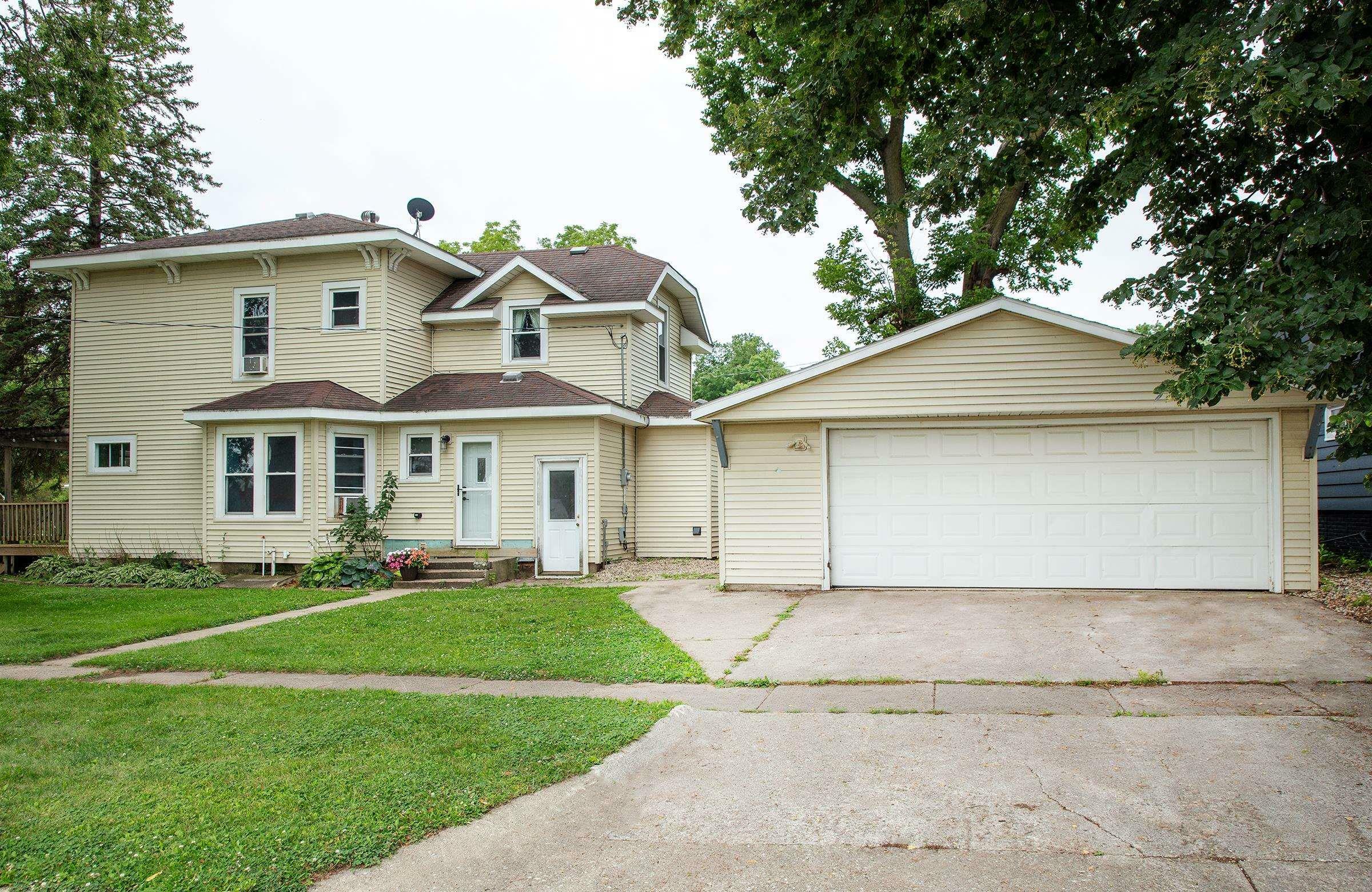 Property Photo:  411 E Traer  IA 50636 