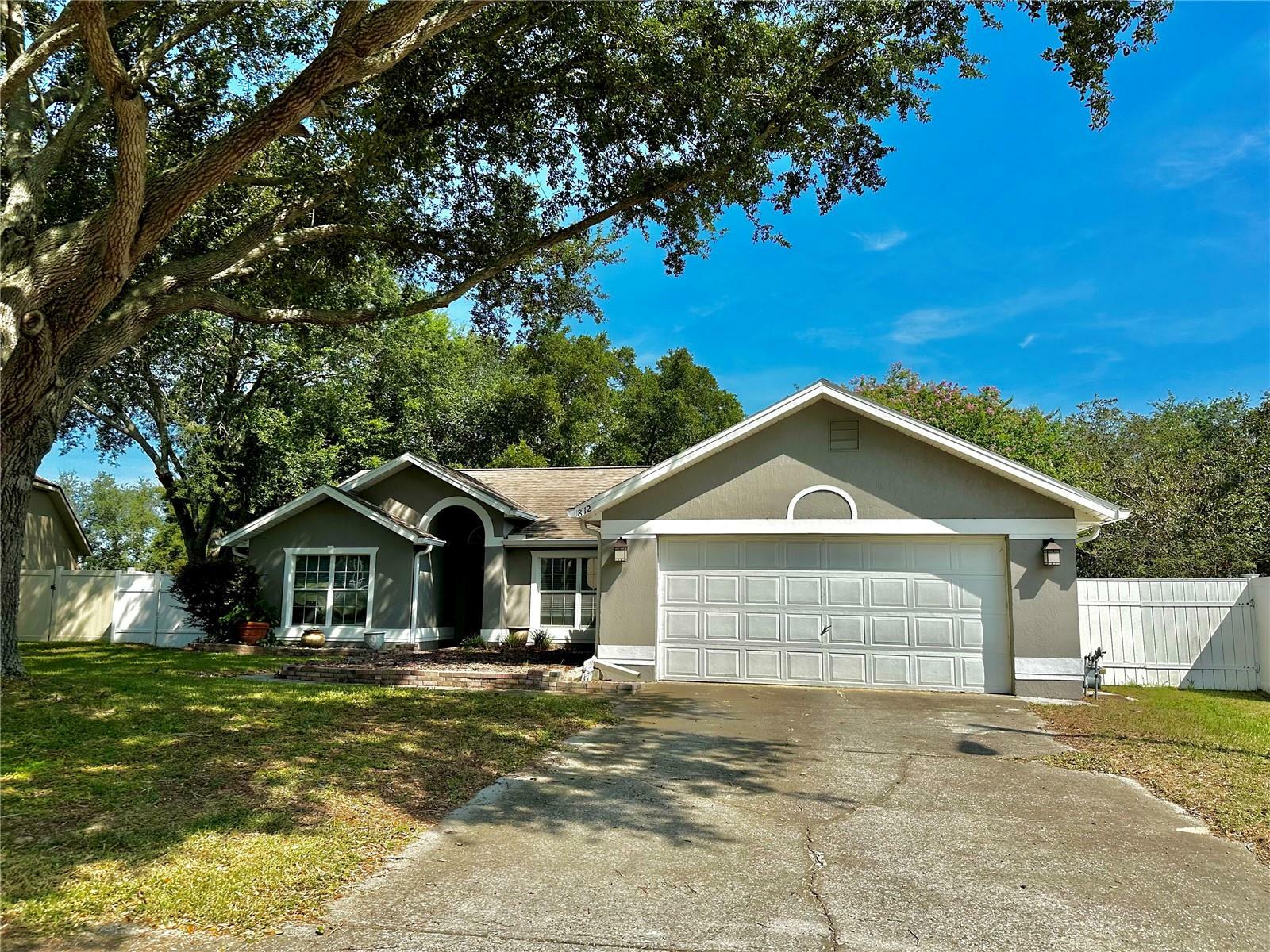 Property Photo:  812 Elm Forest Drive  FL 34715 