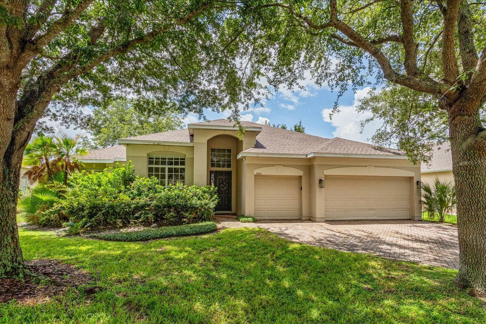 Property Photo:  3920 Hollow Crossing Drive  FL 32817 