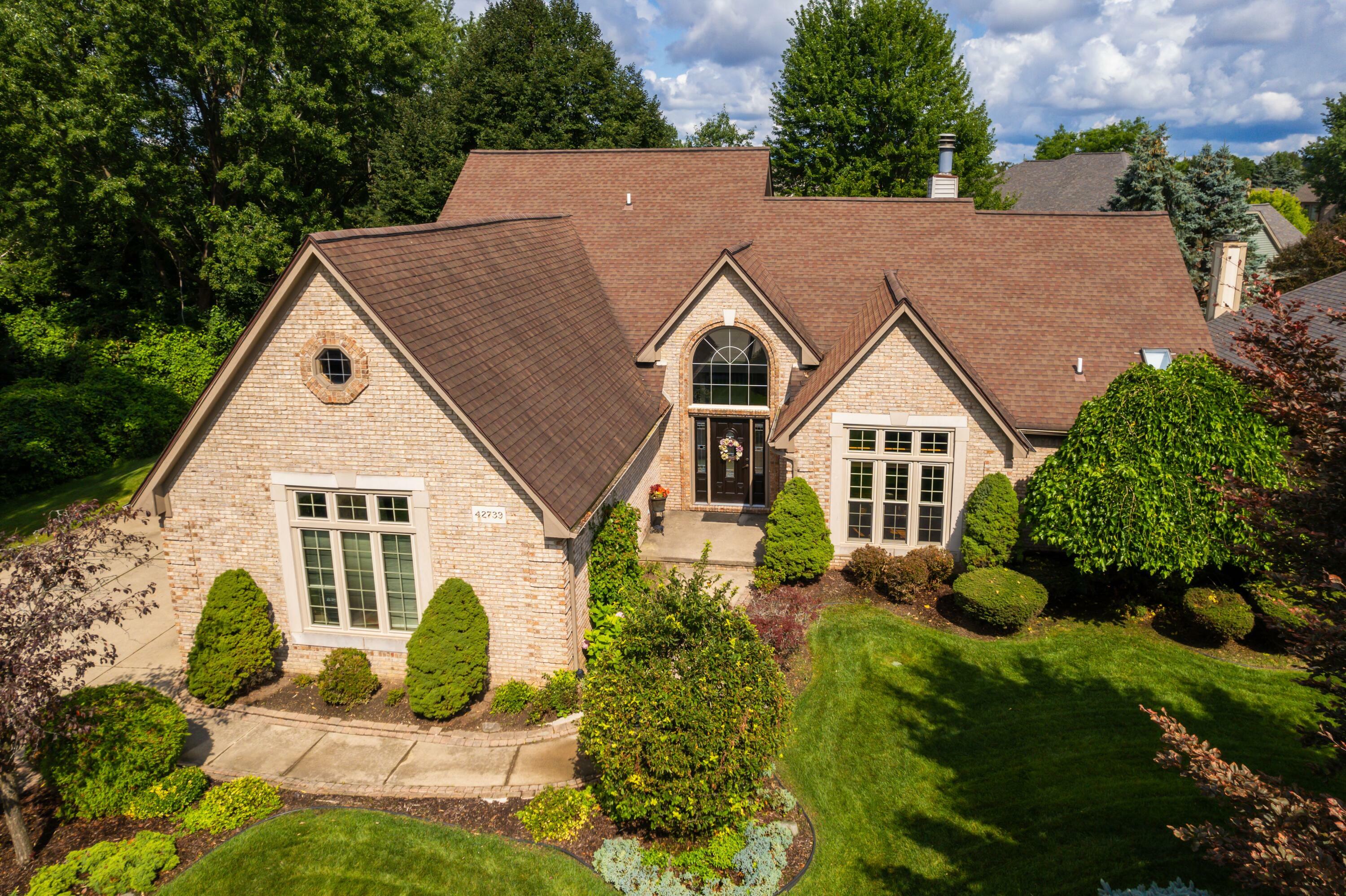 Property Photo:  42739 Pond View Drive  MI 48314 