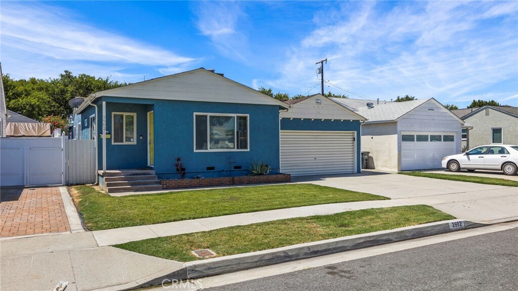 Property Photo:  2902 Candlewood Street  CA 90712 