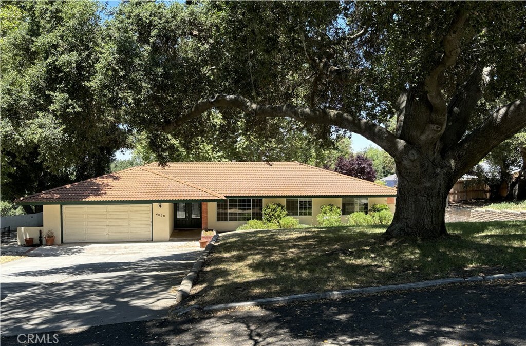 Property Photo:  4050 Del Rio Road  CA 93422 