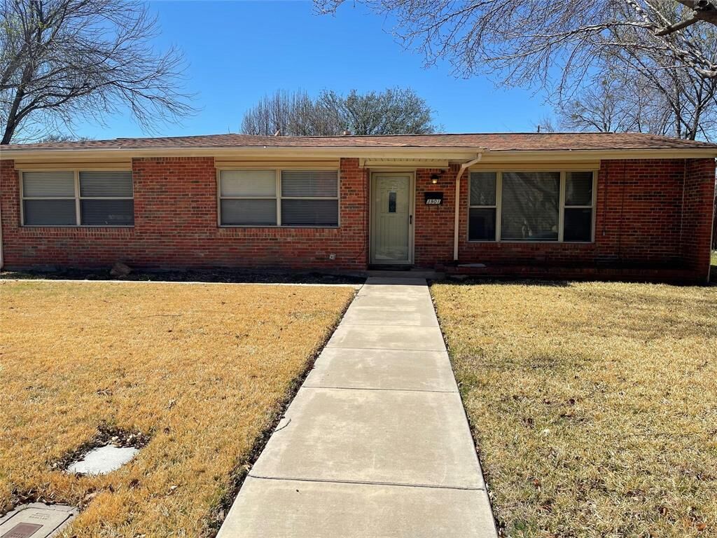 Property Photo:  3901 Oxley Drive  TX 76118 
