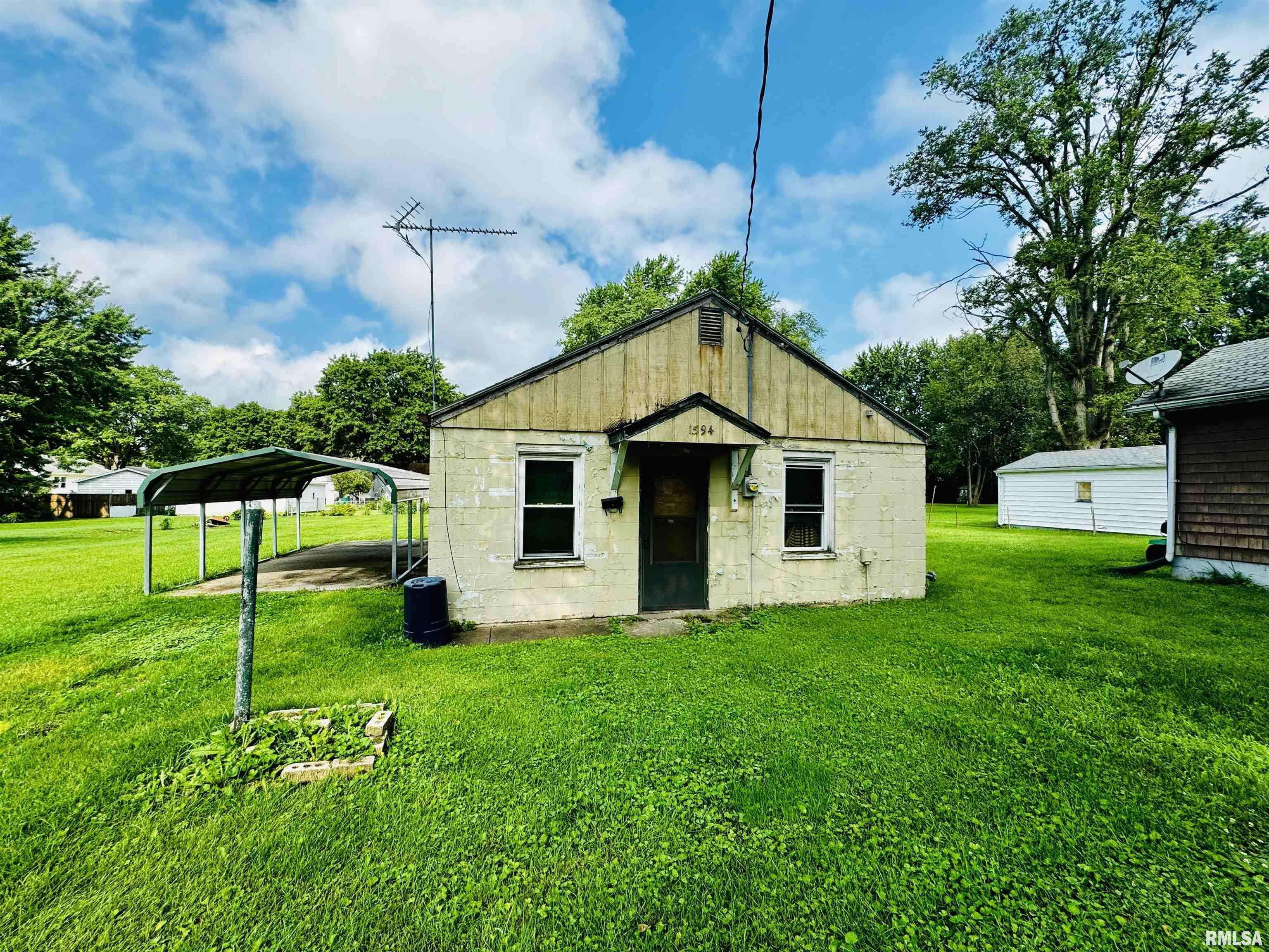 Property Photo:  1594 Bateman Street  IL 61401 