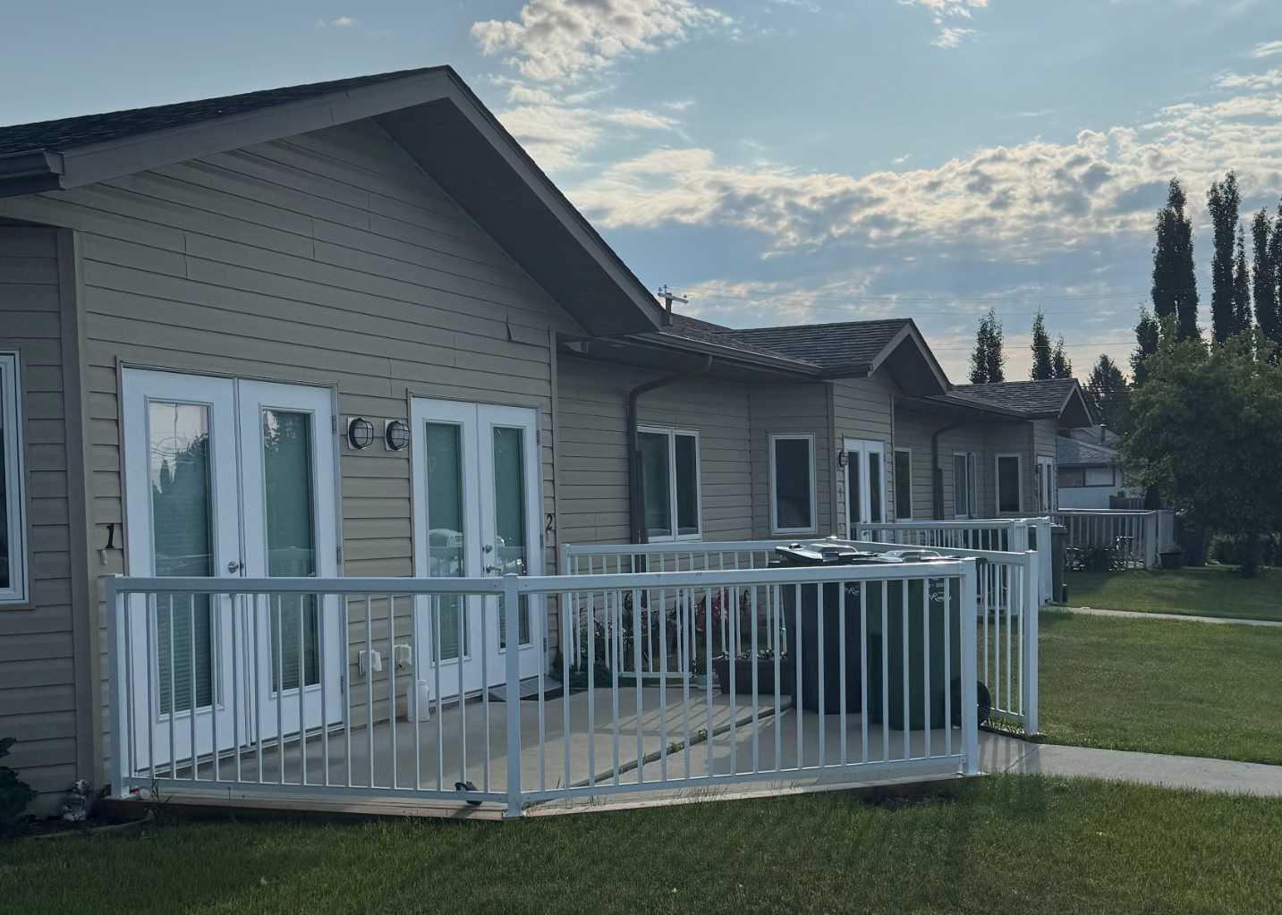 Property Photo: 5414 51 Street 2 AB T0C 2J0
