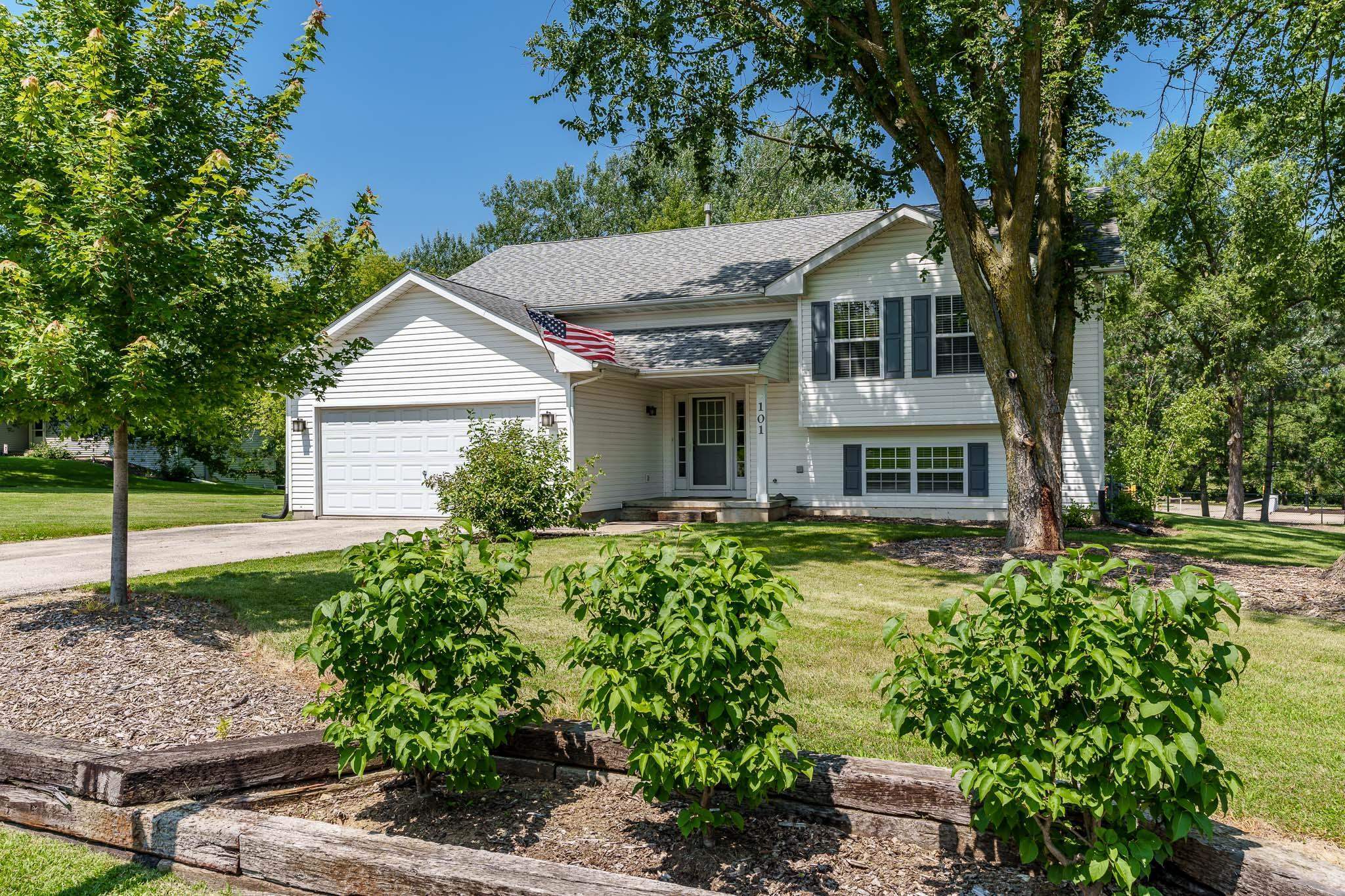 Property Photo:  101 Deerpath Way  IL 61065 