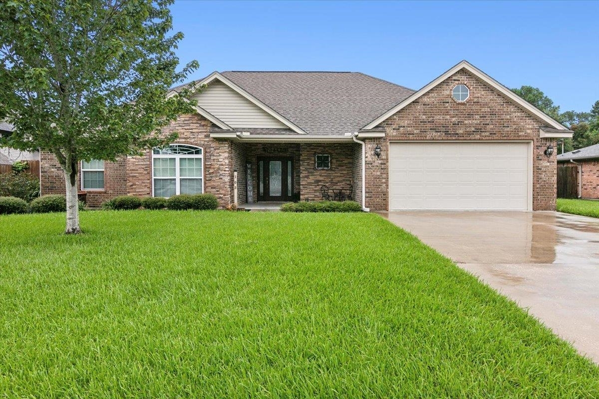 Property Photo:  103 Holly Grove Street  TX 77611 