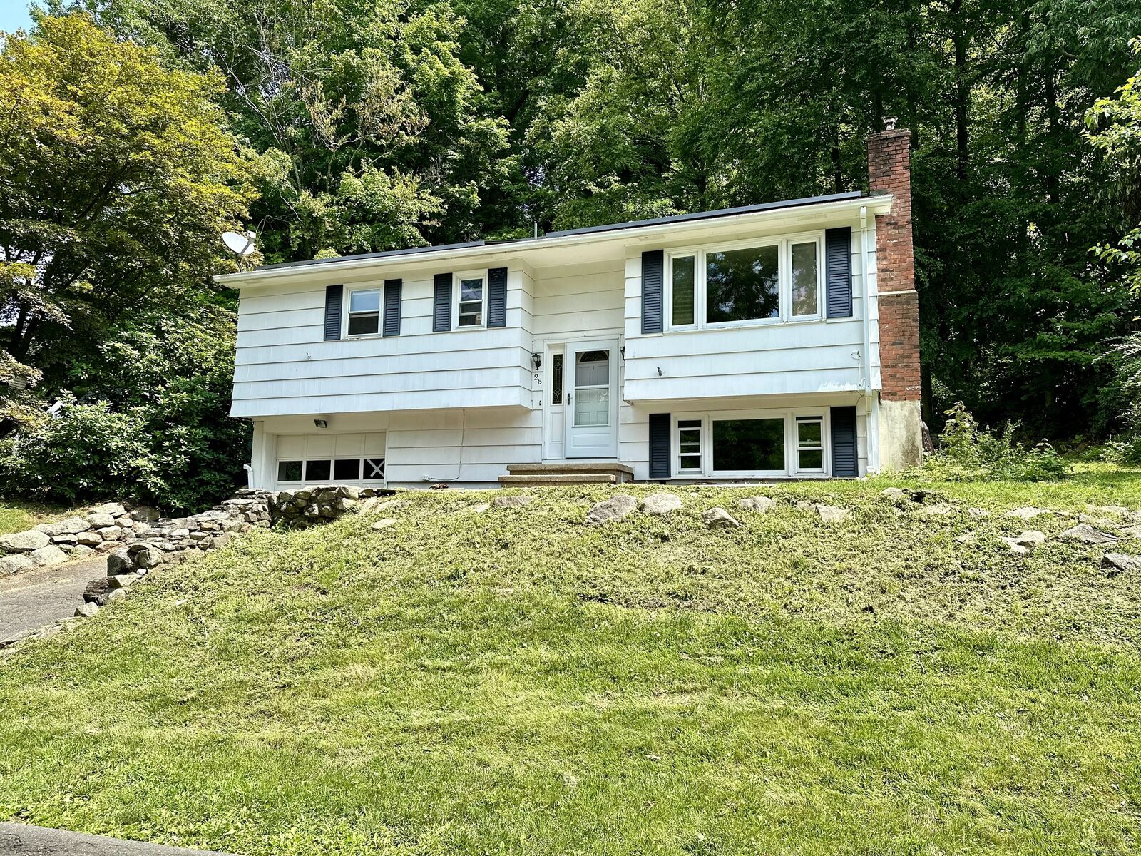 Property Photo:  25 Castle Hill Drive  CT 06801 