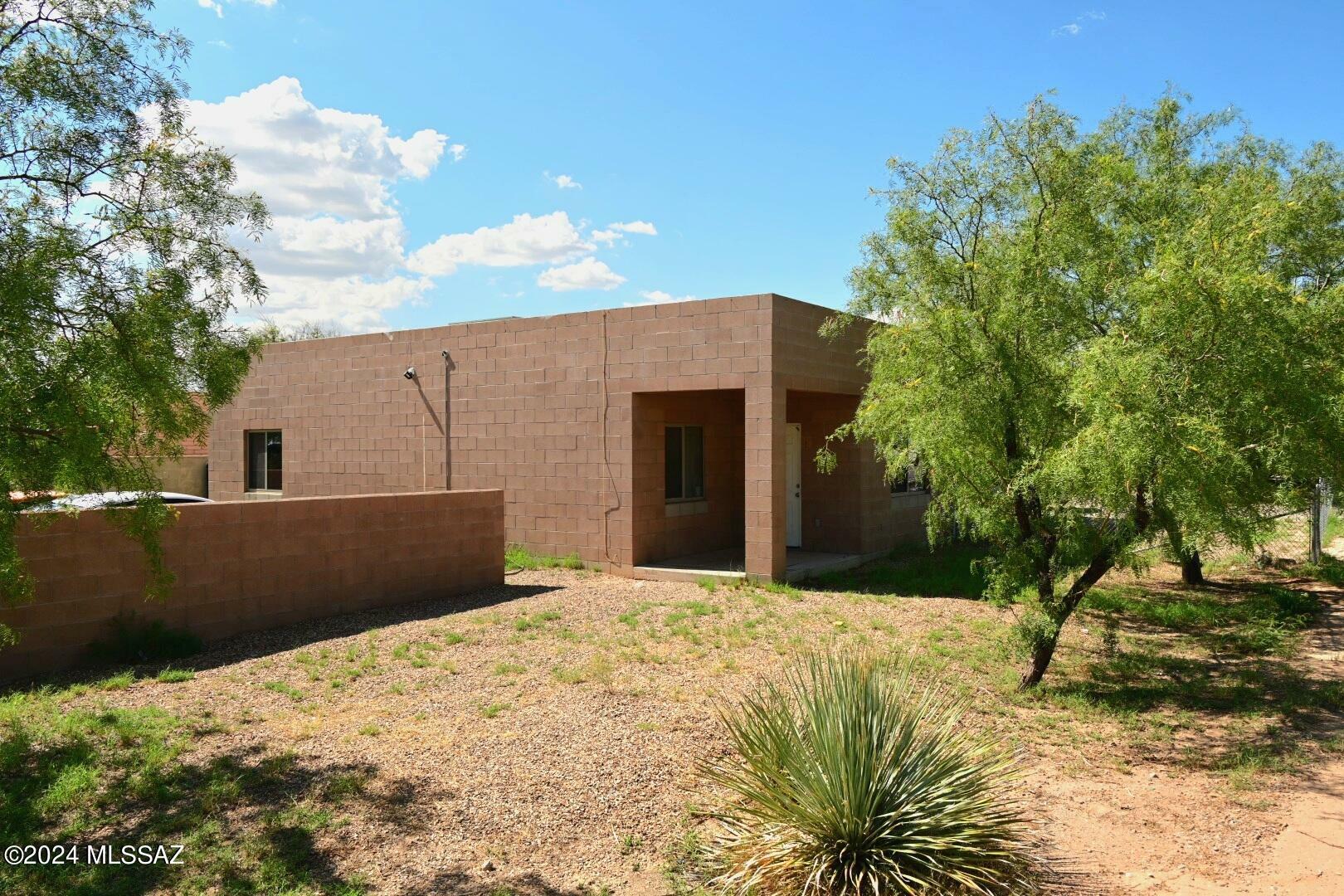 Property Photo:  302 W Canada Street  AZ 85706 