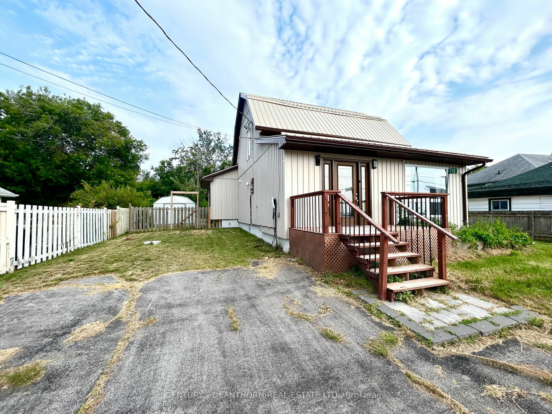 Property Photo:  115 Ridley St  ON K8N 4Z1 