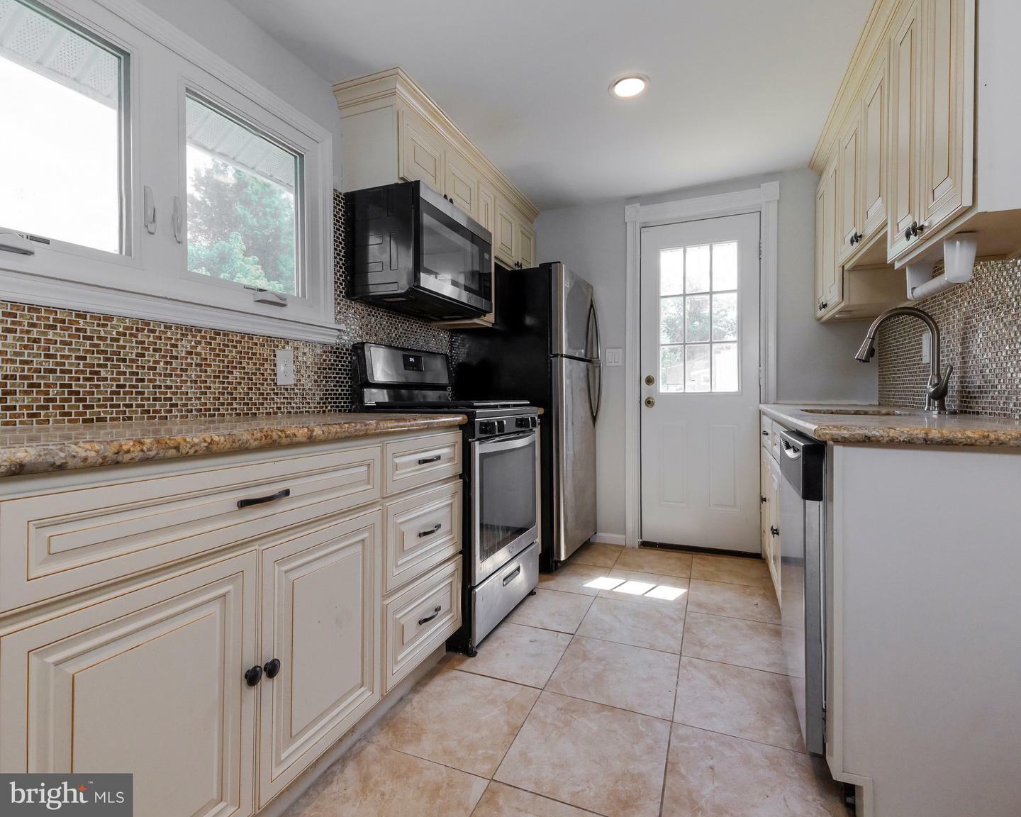 Property Photo:  138 Washington Avenue  NJ 08107 