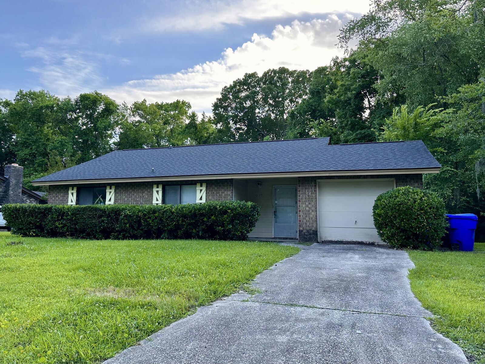 Property Photo:  1039 Yorktown Drive  SC 29412 
