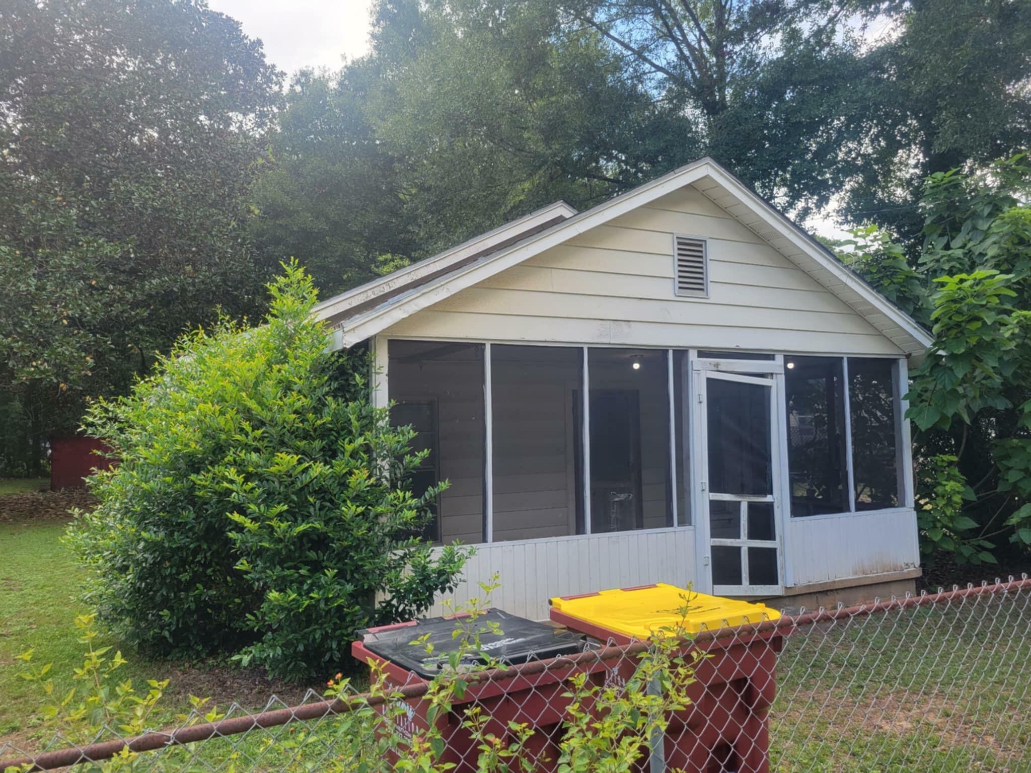 Property Photo: 1018 S Wilson Street FL 32536