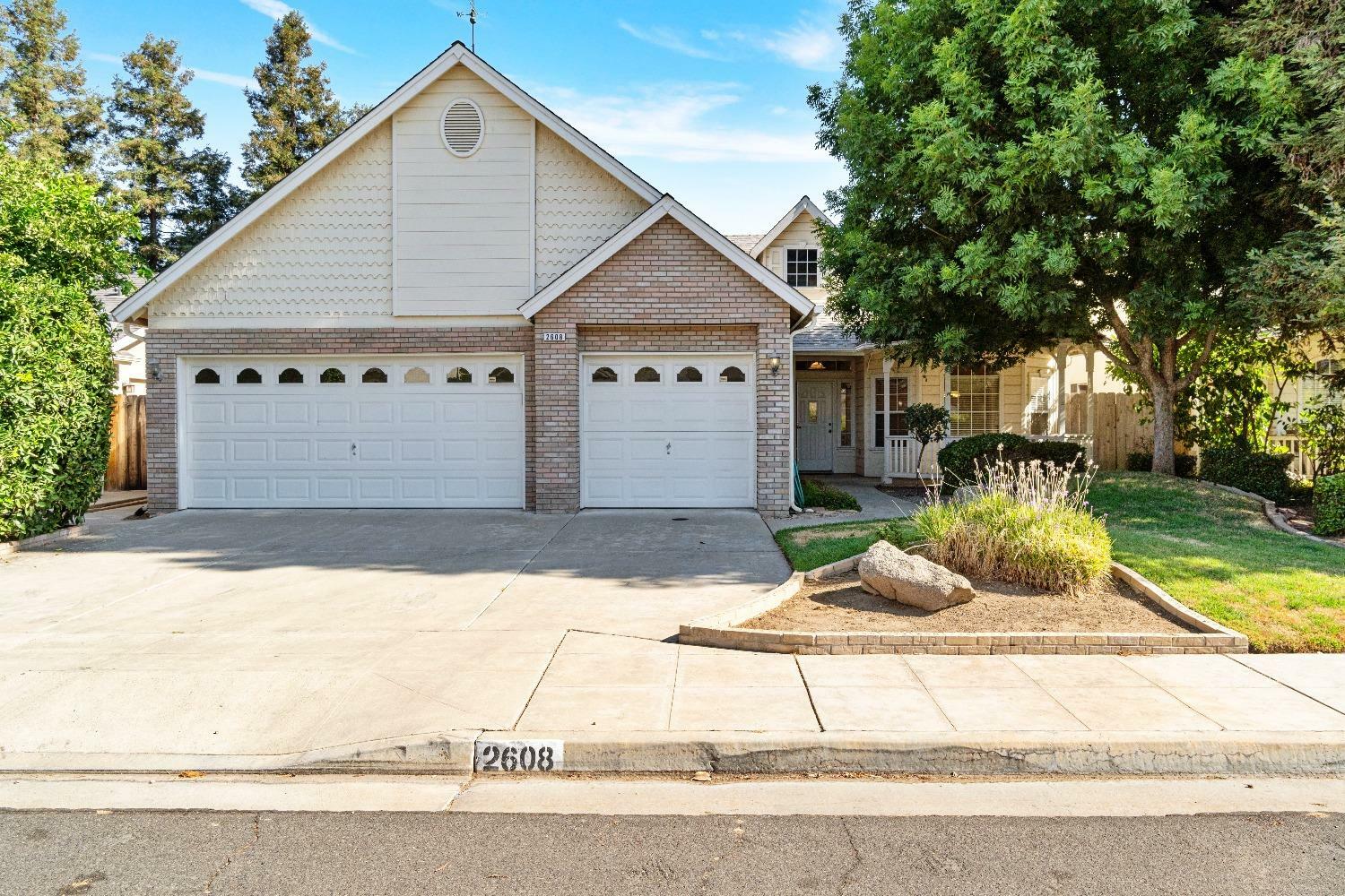 Property Photo:  2608 E El Paso Avenue  CA 93720 