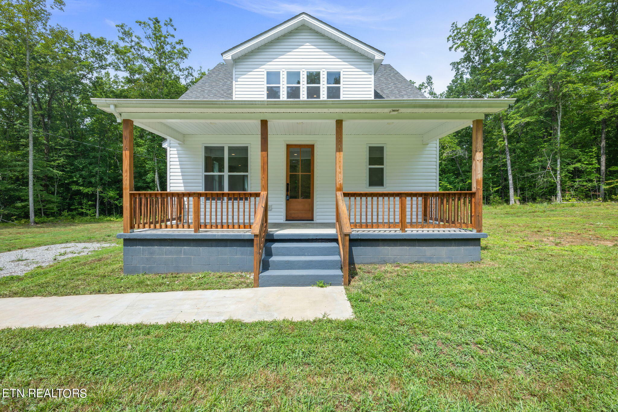 Property Photo:  1023 W Laurel Way  TN 38574 