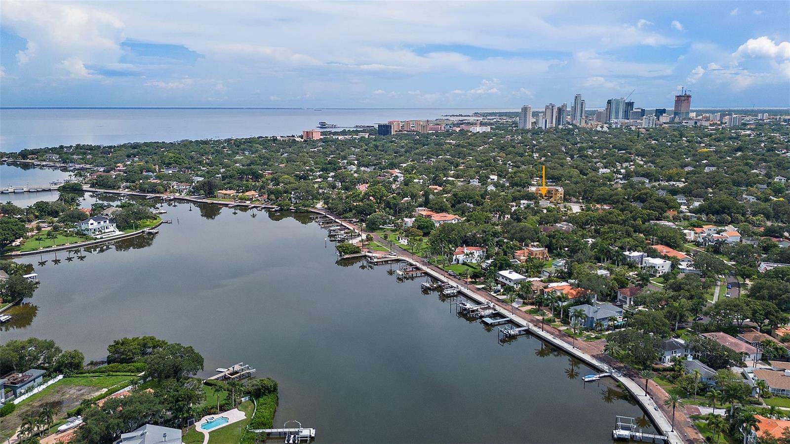 Property Photo: 205 22nd Avenue NE FL 33704