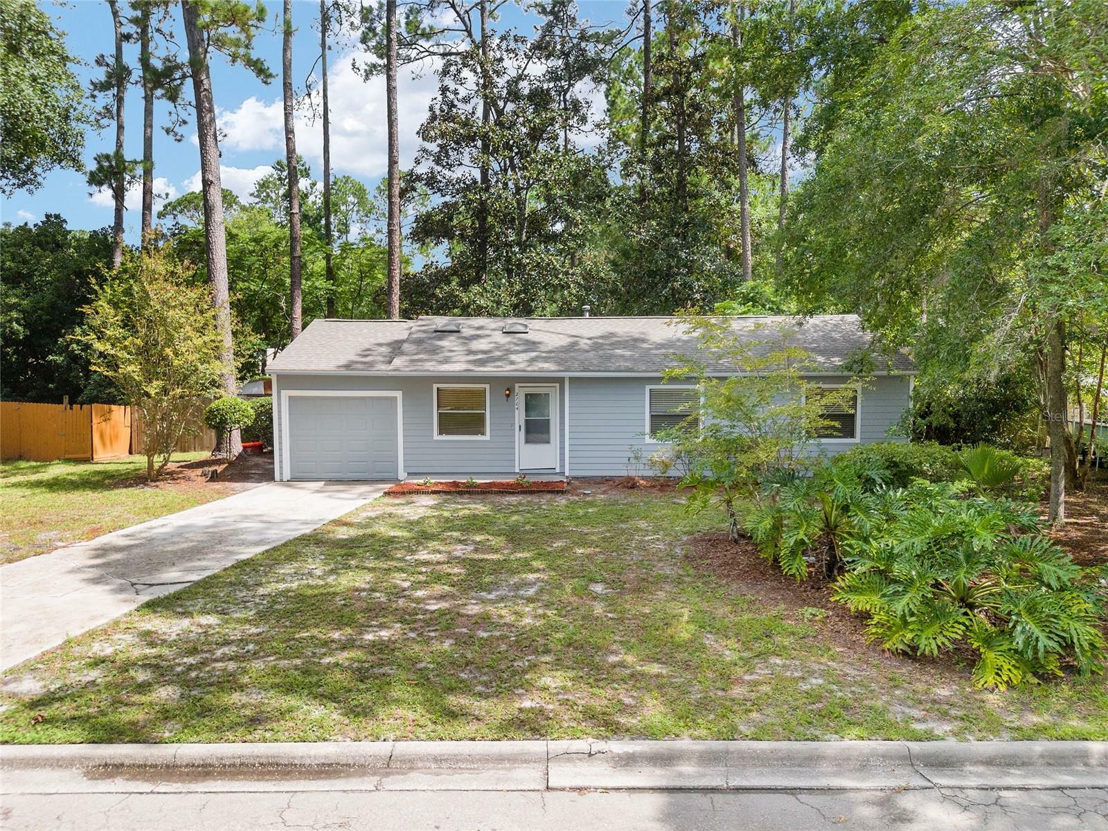 Property Photo:  2704 NW 46th Place  FL 32605 