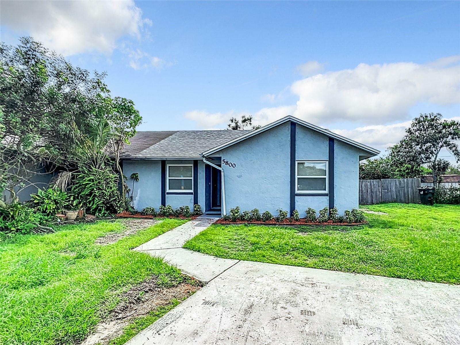 Property Photo:  5800 Willow Bud Court  FL 32807 