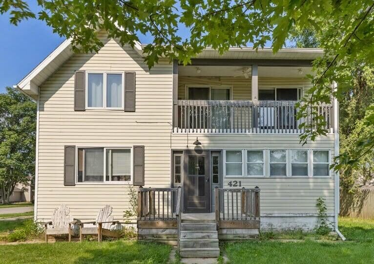 Property Photo:  421 S Broas Street  MI 48809 