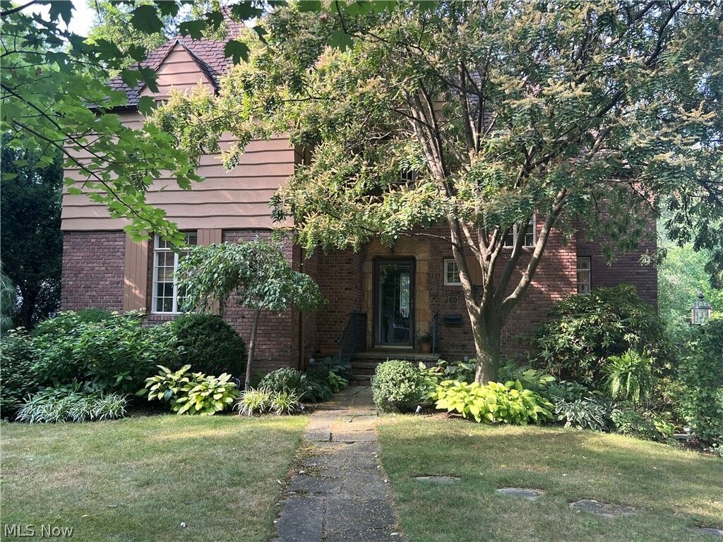Property Photo:  2223 Mount Vernon Boulevard  OH 44112 