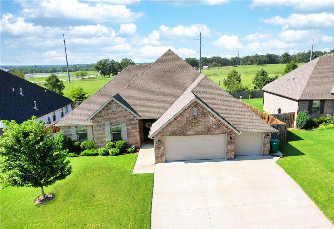 Property Photo:  1340 Sweetbriar Circle  AR 72719 