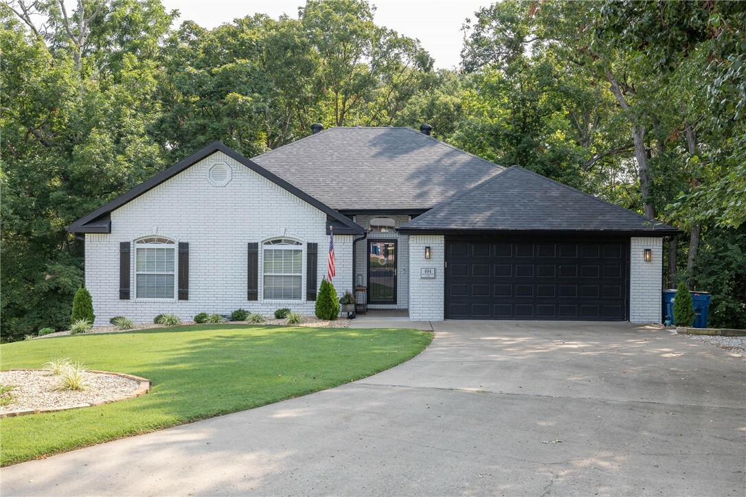 Property Photo:  404 Willington Lane  AR 72712 