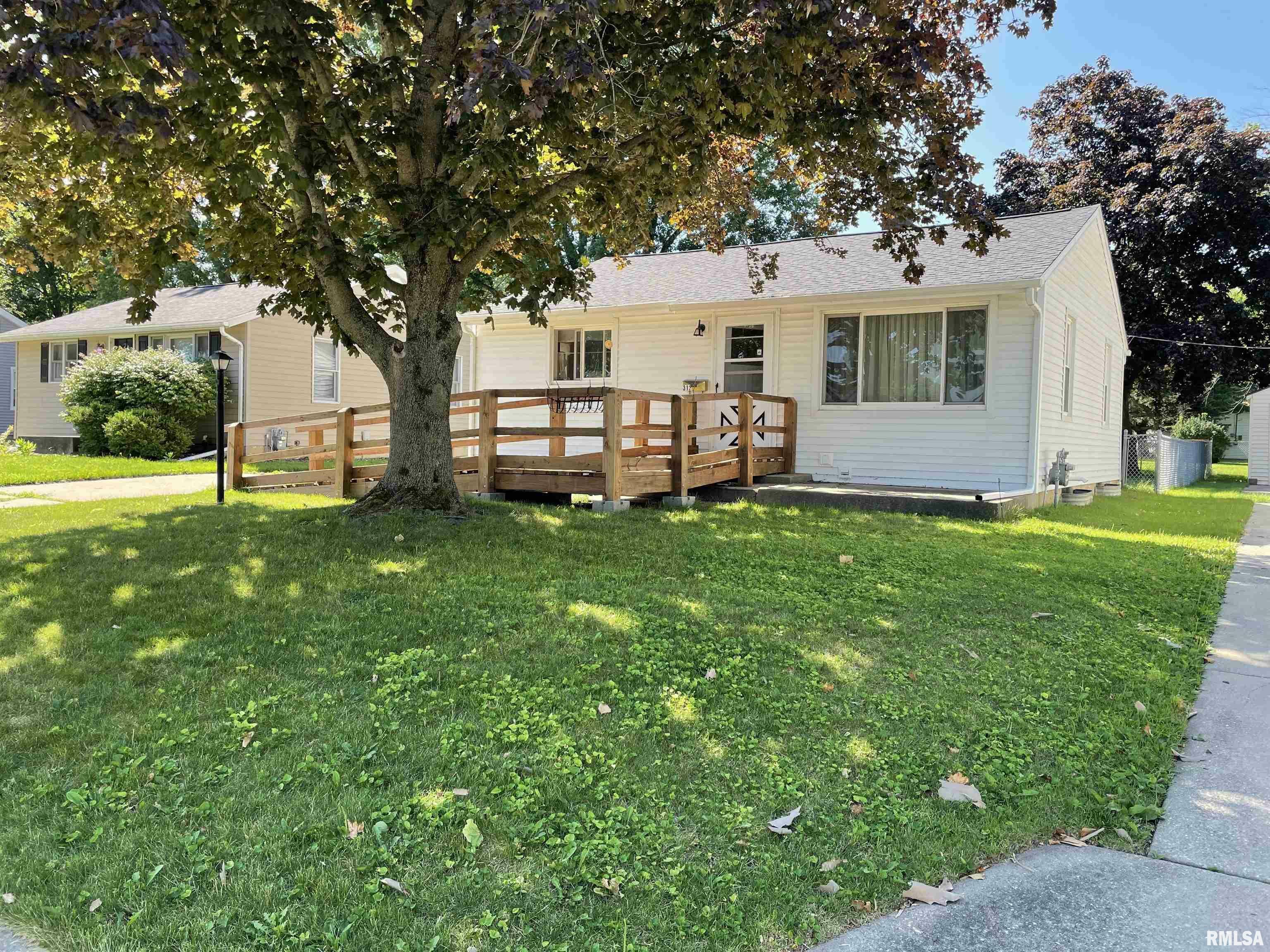 Property Photo:  312 E Edgewood Street  IL 61550 