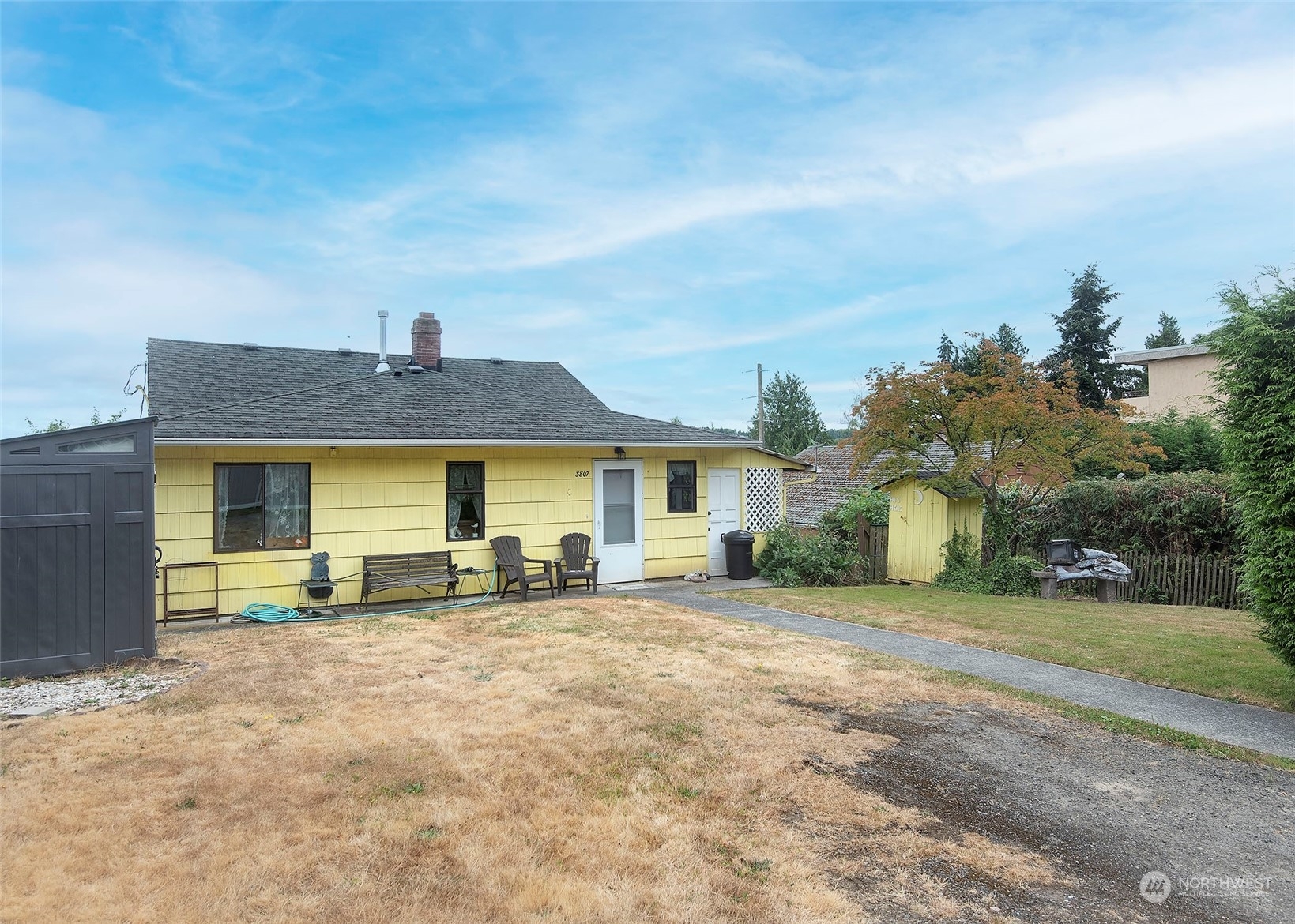 Property Photo:  3807  24th Avenue W  WA 98199 