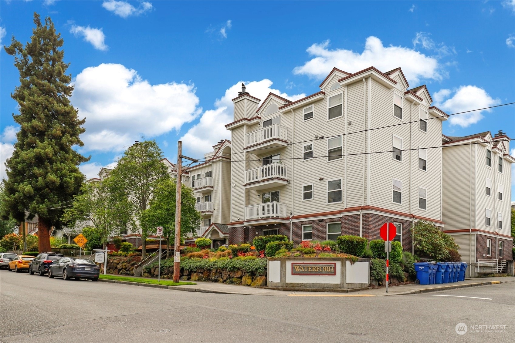 Property Photo: 411 N 90th Street 305 WA 98103