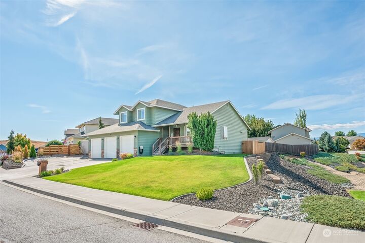 Property Photo:  2601 Aviation Drive  WA 98802