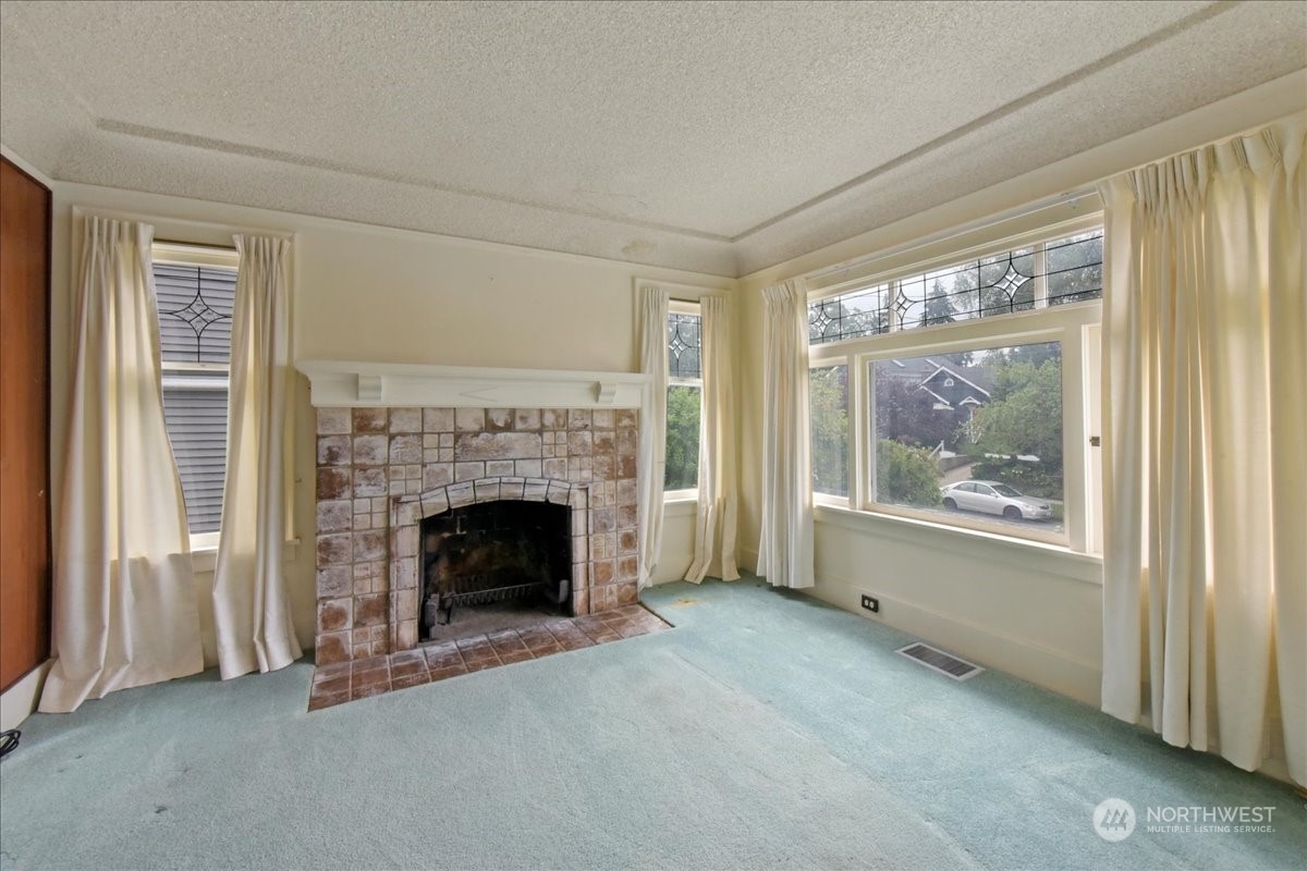 Property Photo:  122 N 76th Street  WA 98103 