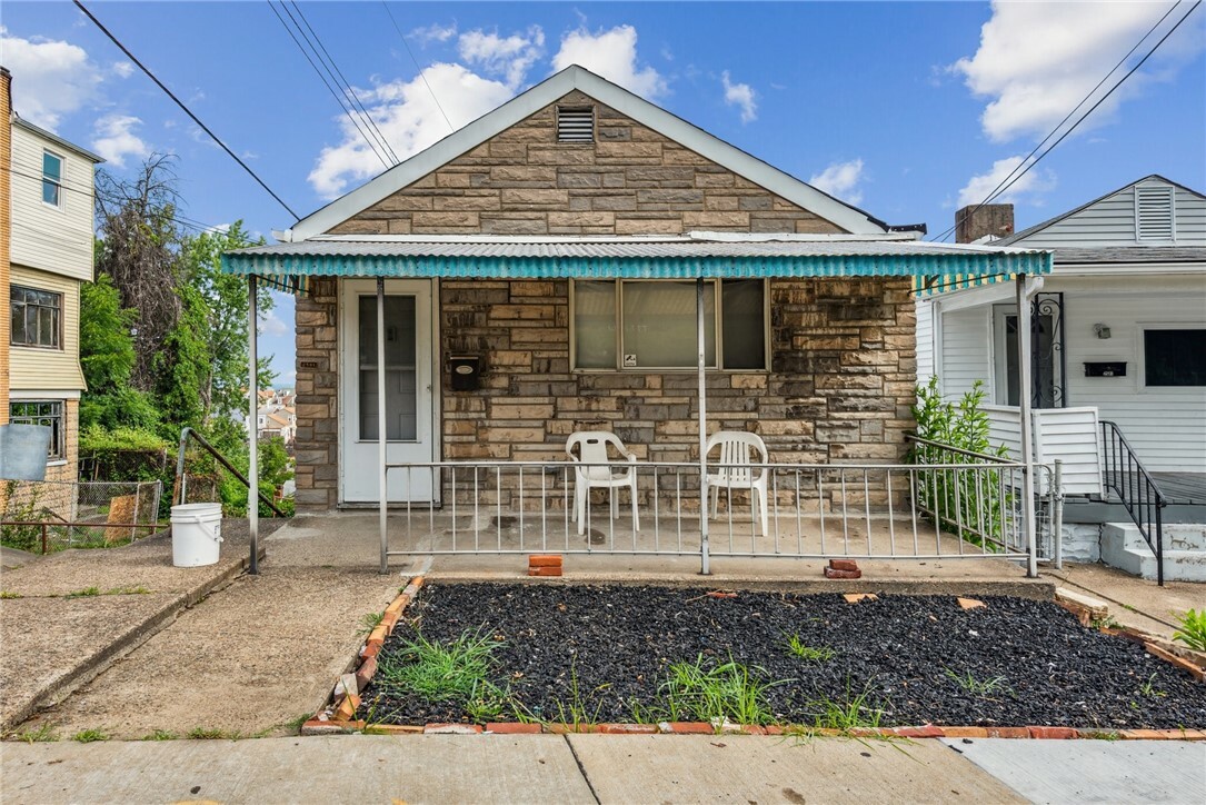 Property Photo:  2501 Arlington Avenue  PA 15210 