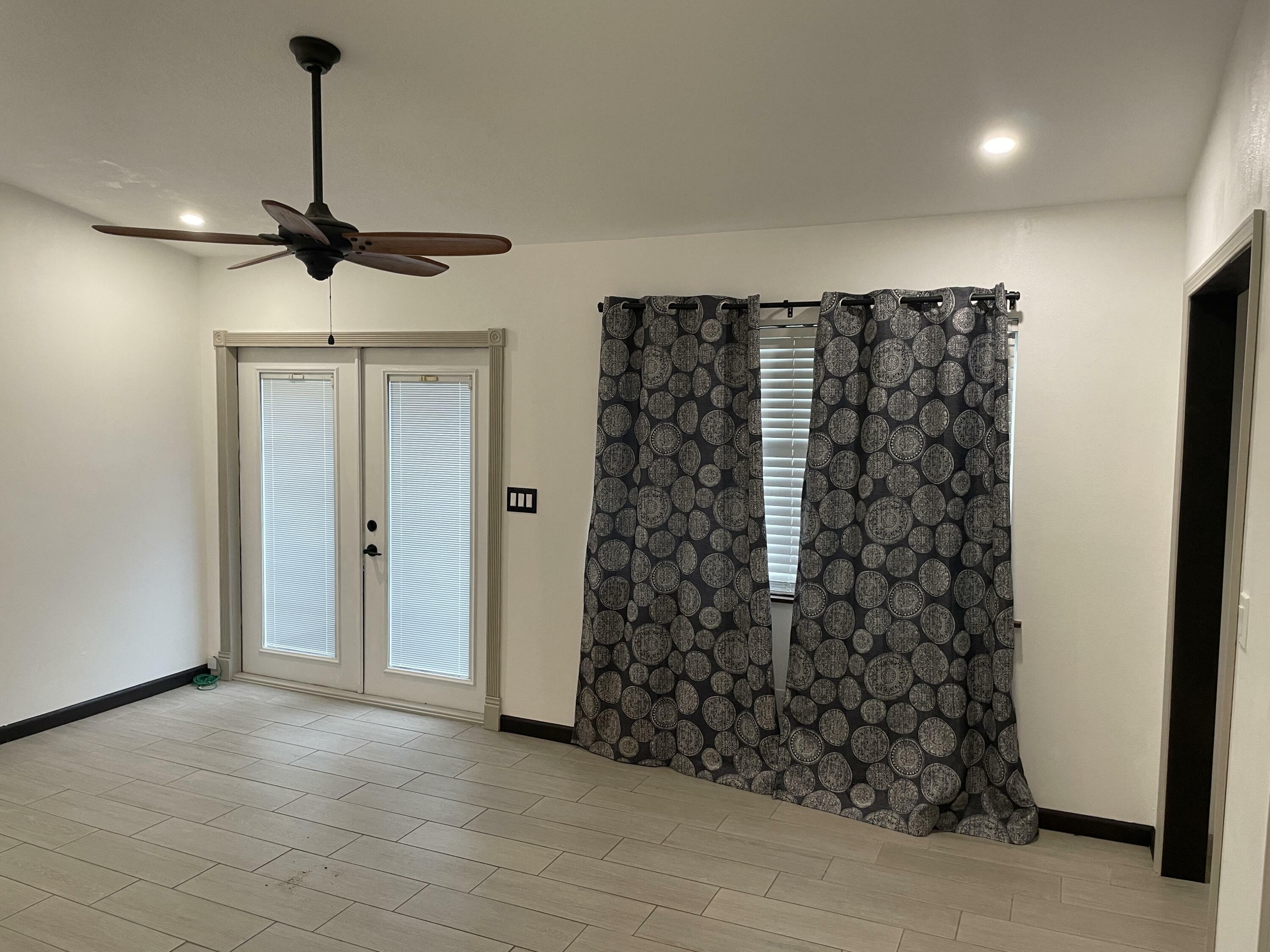 Property Photo:  1025 W 19th Street 1B  FL 32405 