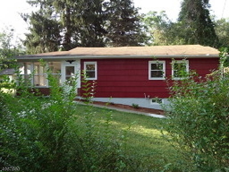 Property Photo:  9 Lavina Trl  NJ 07438 