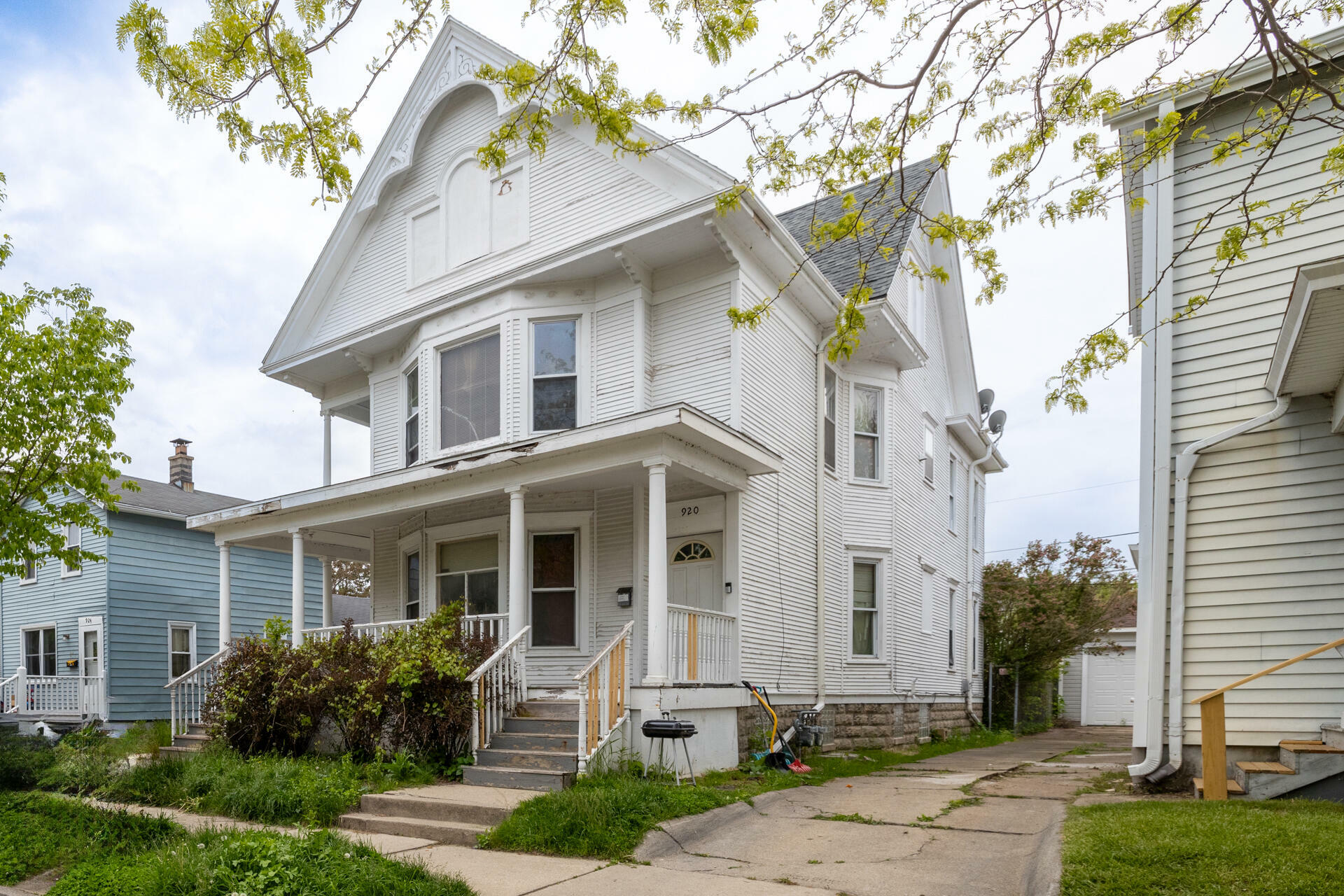 Property Photo:  920 Villa St  WI 53403 