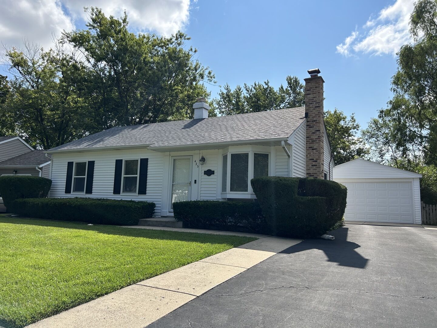 Property Photo:  423 Glendale Road  IL 60089 